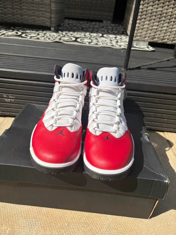 Jordan Max Aura 2 Gym Red White Black front pair