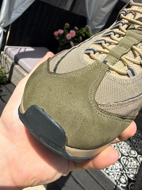 Nike Air Max 95 Olive Khaki toe close-up