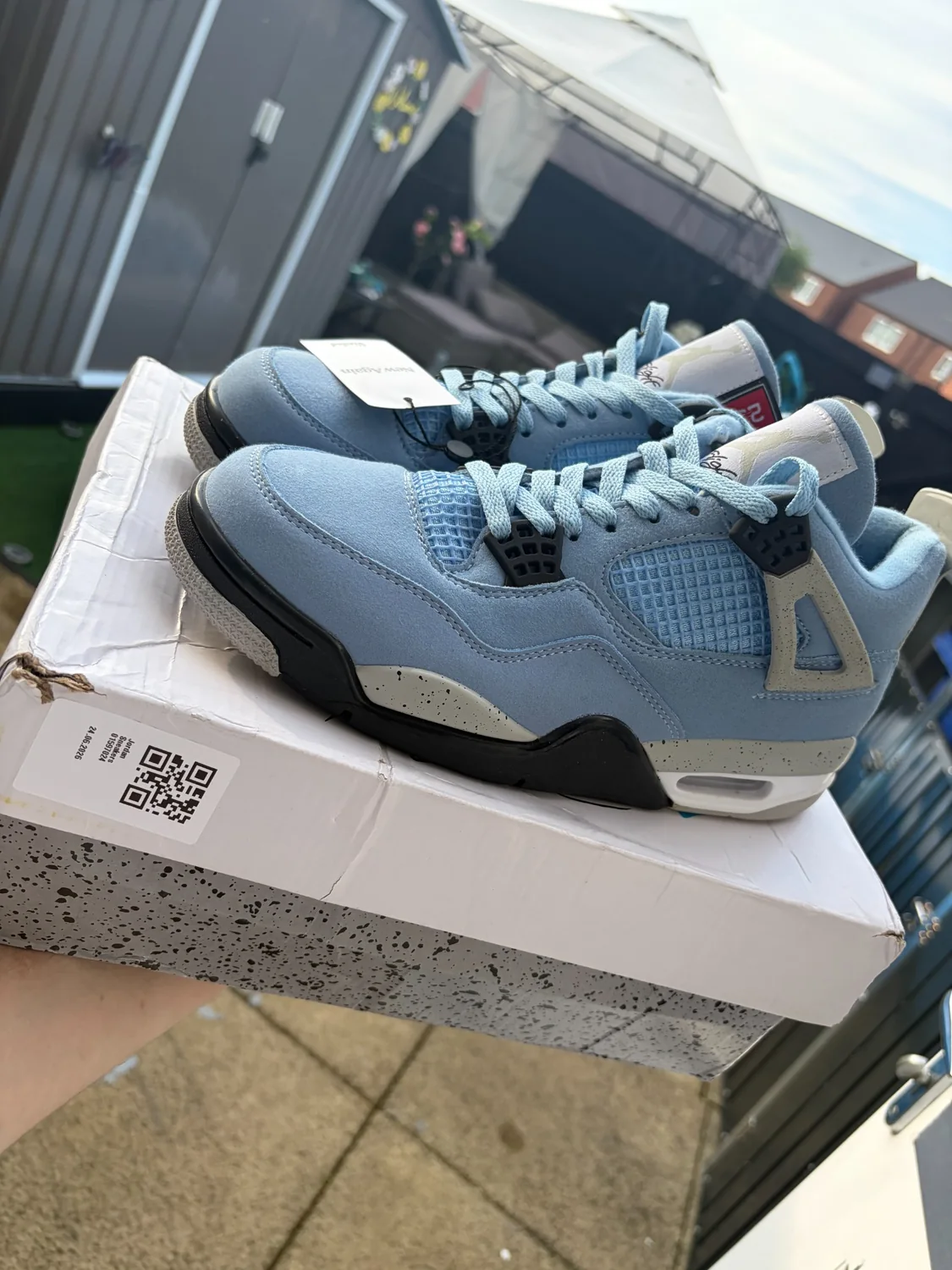 Jordan 4 Retro University Blue on box